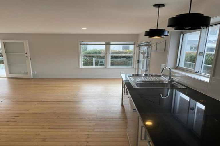 Photo of property in 4/20 Seaview Road, Castor Bay, Auckland, 0620