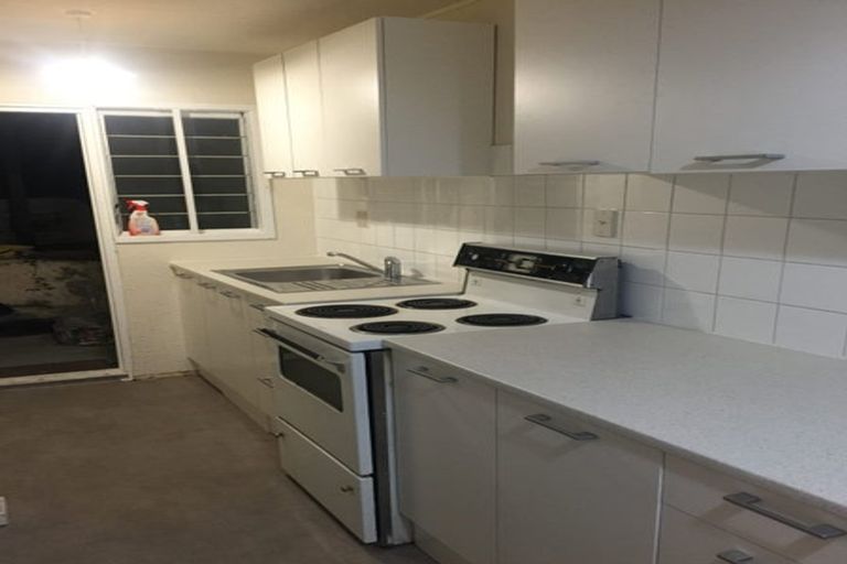 Photo of property in 2/130 Rangatira Road, Beach Haven, Auckland, 0626