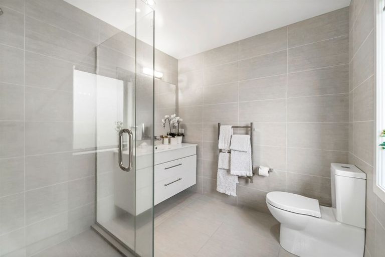 Photo of property in 32 Corricvale Way, Northcross, Auckland, 0630