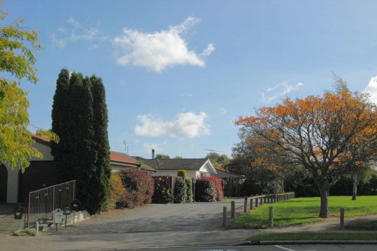 Photo of property in 17b Dalrye Place, Ilam, Christchurch, 8041