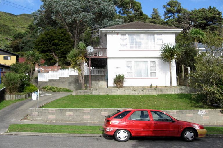 Photo of property in 11 Holmes Grove, Naenae, Lower Hutt, 5011
