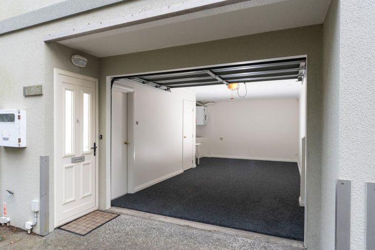 Photo of property in 12b Glenmore Street, Thorndon, Wellington, 6011