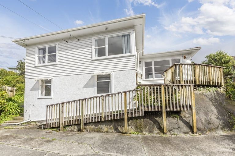 Photo of property in 9 Victory Crescent, Tawa, Wellington, 5028