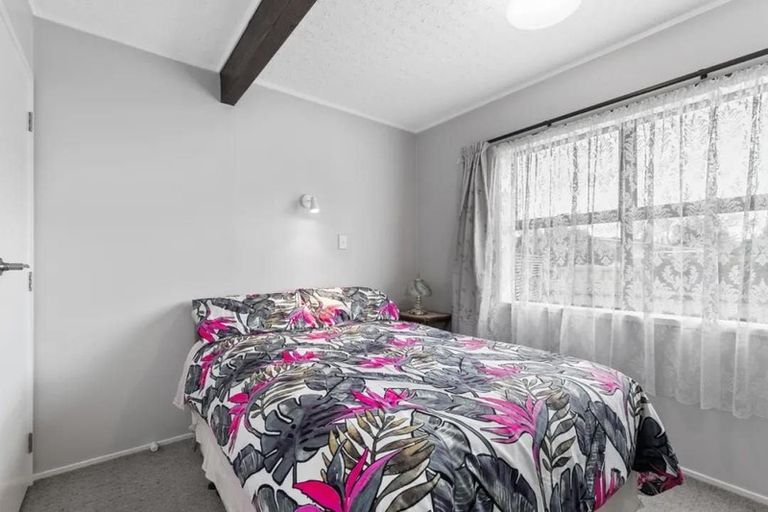 Photo of property in 15 Tangelo Place, Bucklands Beach, Auckland, 2012