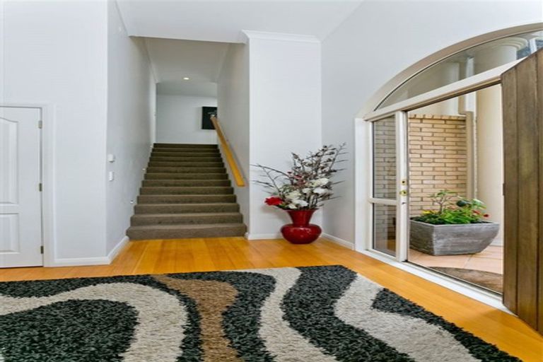 Photo of property in 9 Falstone Lane, Browns Bay, Auckland, 0630