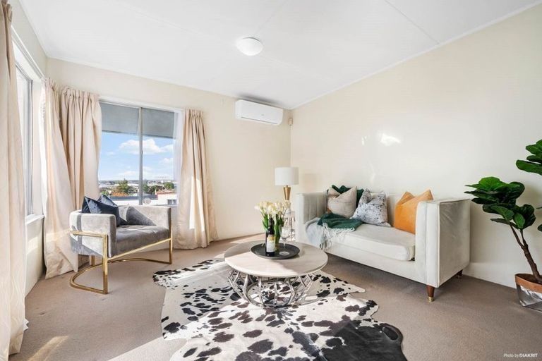 Photo of property in 2/21 Aliford Avenue, One Tree Hill, Auckland, 1061