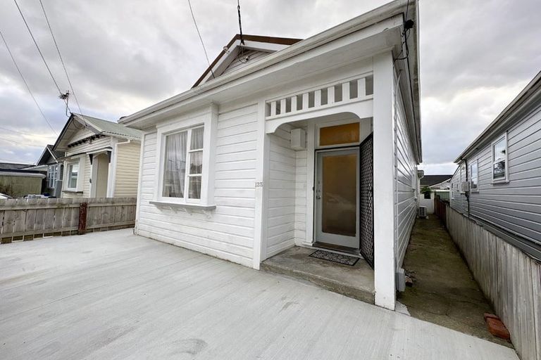 Photo of property in 123 Onepu Road, Lyall Bay, Wellington, 6022