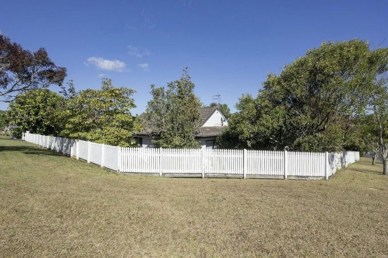 Photo of property in 32 Moire Road, Massey, Auckland, 0614