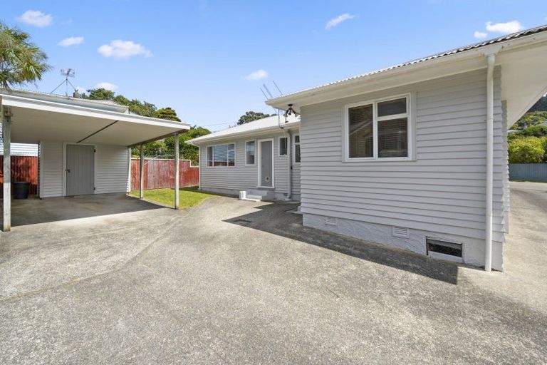 Photo of property in 6 Park Avenue, Tawa, Wellington, 5028