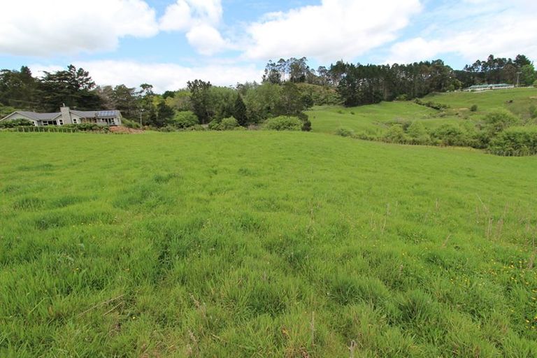 Photo of property in 135 Chamberlain Road, Bombay, 2675