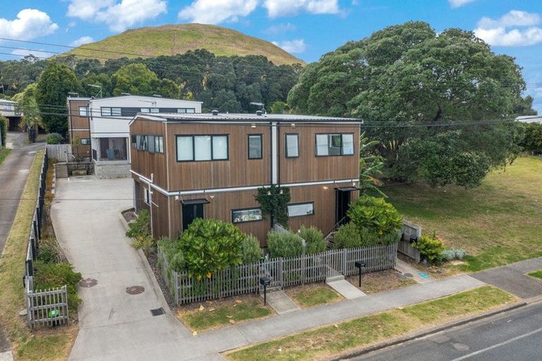 Photo of property in 2/141 Wallace Road, Mangere Bridge, Auckland, 2022