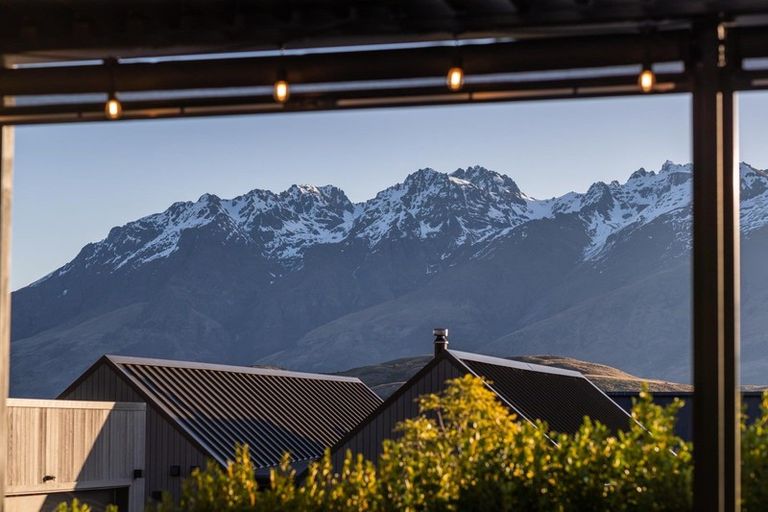 Photo of property in 2 Wanderer Lane, Jacks Point, Queenstown, 9371