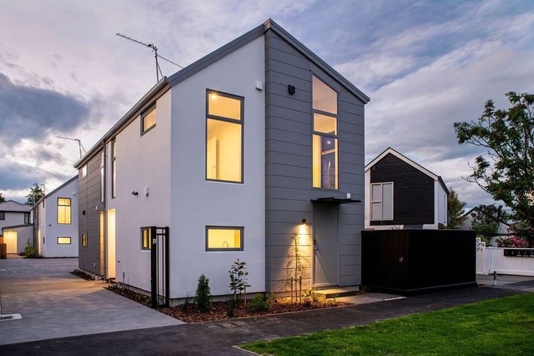 Photo of property in 1/65 Thackeray Place, Waltham, Christchurch, 8023