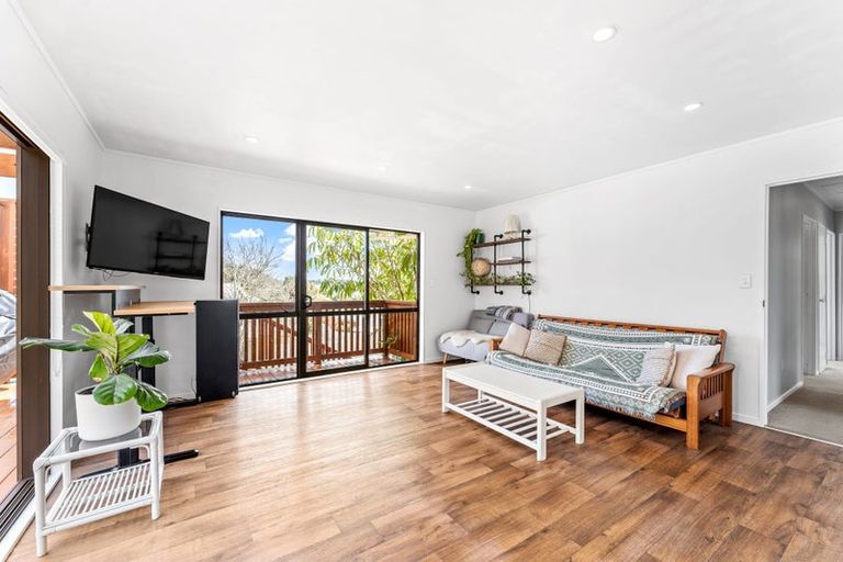 Photo of property in 30b Gledstane Road, Stanmore Bay, Whangaparaoa, 0932