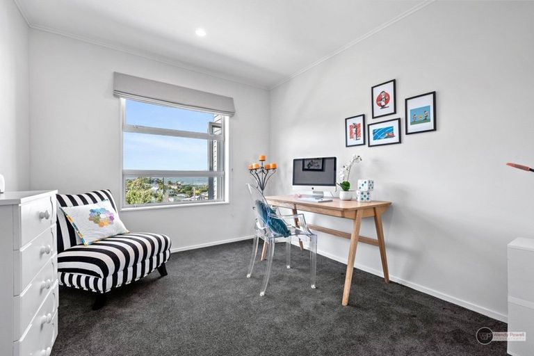 Photo of property in 37 Pekanga Road, Normandale, Lower Hutt, 5010