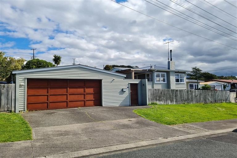 Photo of property in 2 Norfolk Road, Stanmore Bay, Whangaparaoa, 0932