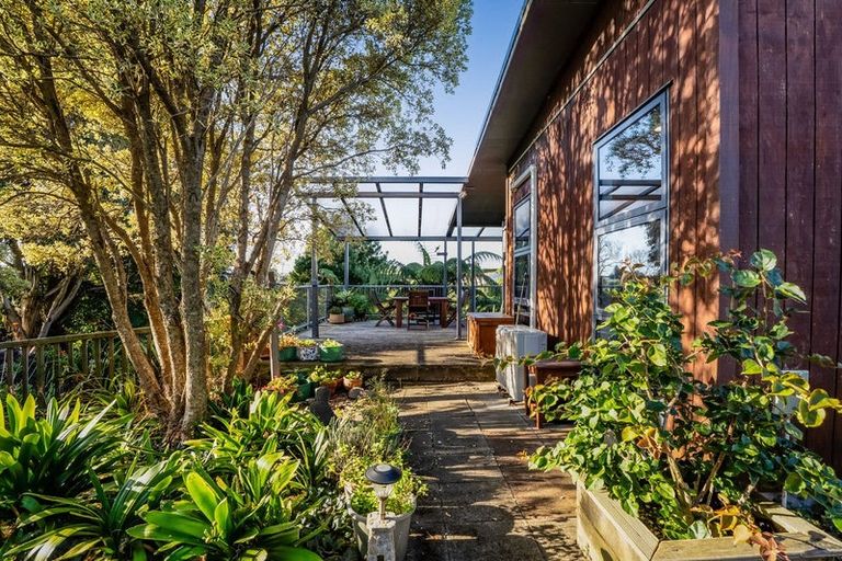 Photo of property in 127 Wairau Road, Oakura, 4314