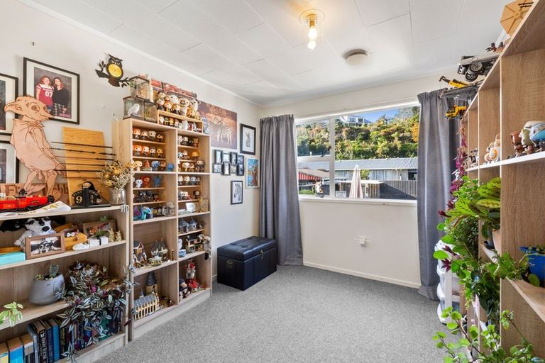 Photo of property in 105 Awanui Street, Merrilands, New Plymouth, 4312