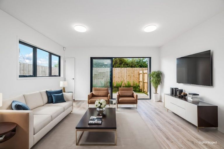 Photo of property in 4/43b Waimumu Road, Massey, Auckland, 0614