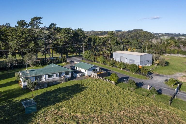 Photo of property in 63 Whitford Park Road, Whitford, Manurewa, 2576
