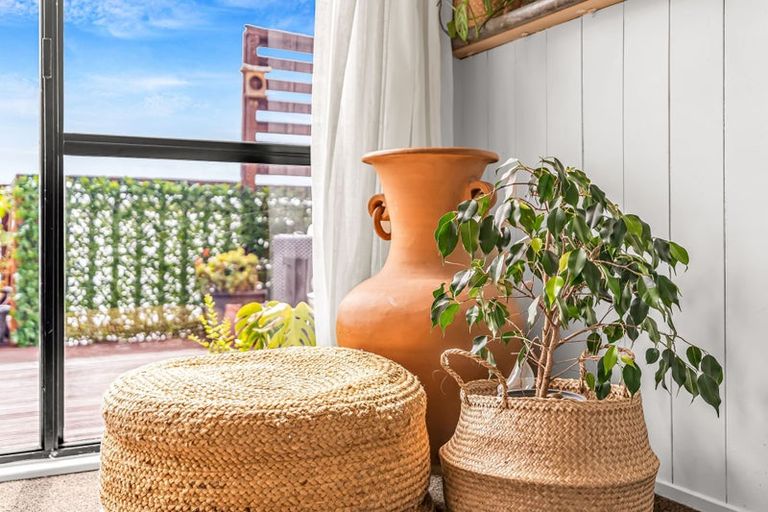 Photo of property in 6 Rautawhiri Road, Helensville, 0800