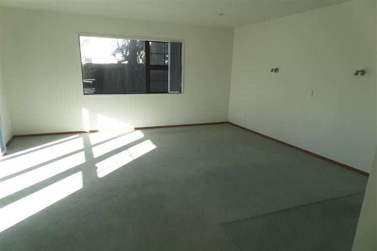 Photo of property in 5 Broadfell Avenue, Avonhead, Christchurch, 8042