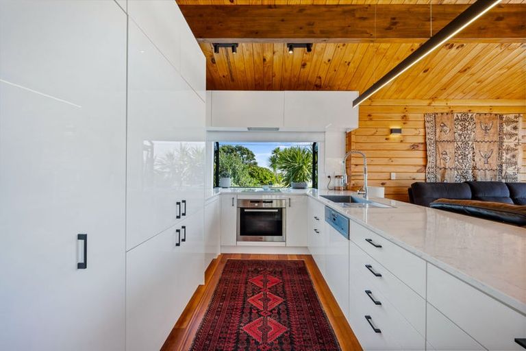 Photo of property in 3 Edwin Mitchelson Road, Muriwai, Waimauku, 0881