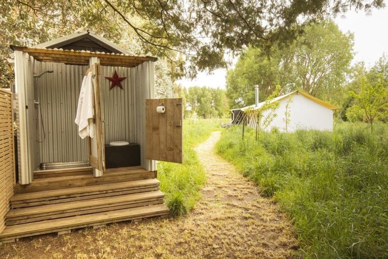 Photo of property in 92 Para Road, Waihakeke, Carterton, 5792