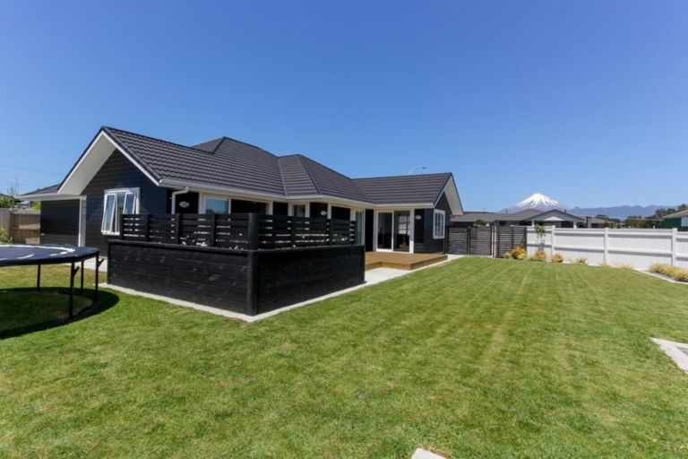 Photo of property in 53 Fernbrook Drive, Hurworth, New Plymouth, 4310