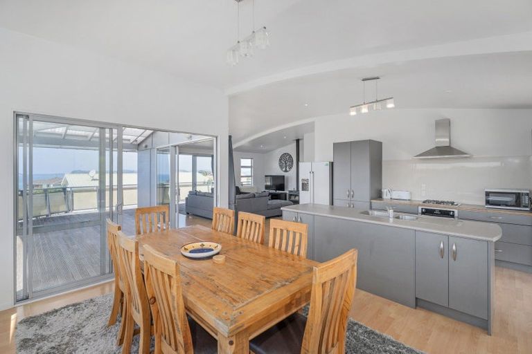 Photo of property in 112 Centennial Drive, Whitianga, 3510