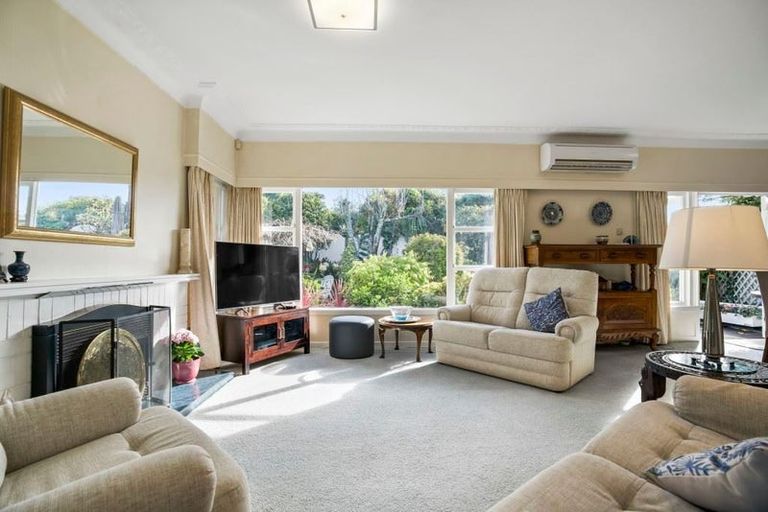 Photo of property in 1/290 East Coast Road, Forrest Hill, Auckland, 0620