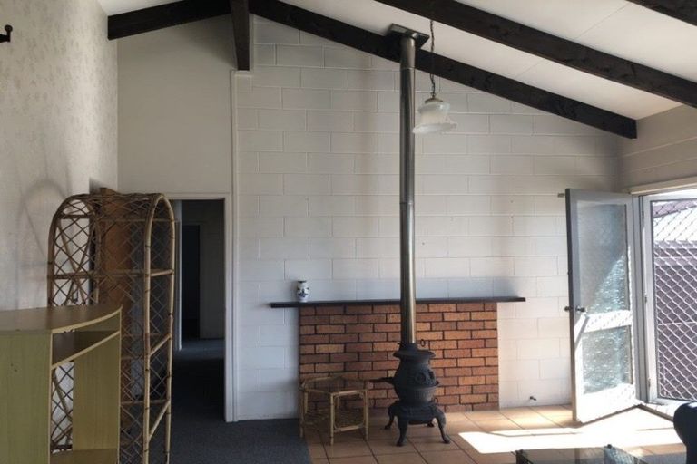 Photo of property in 2/64 Challen Close, Conifer Grove, Takanini, 2112