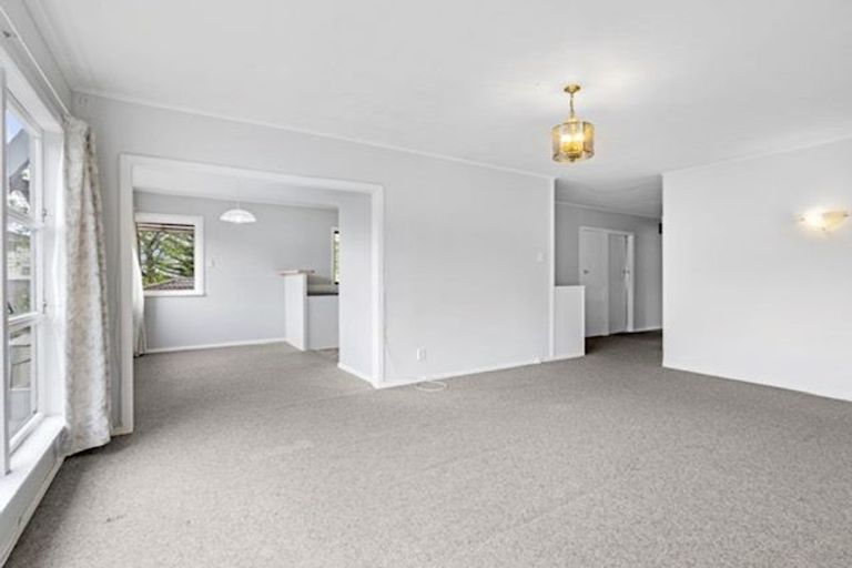 Photo of property in 16 Rotoiti Avenue, Pakuranga Heights, Auckland, 2010