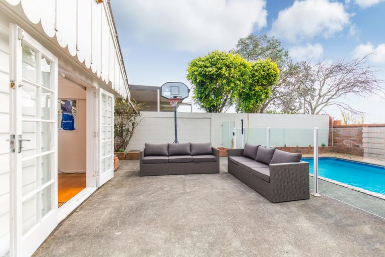 Photo of property in 269 St Johns Road, Saint Johns, Auckland, 1072