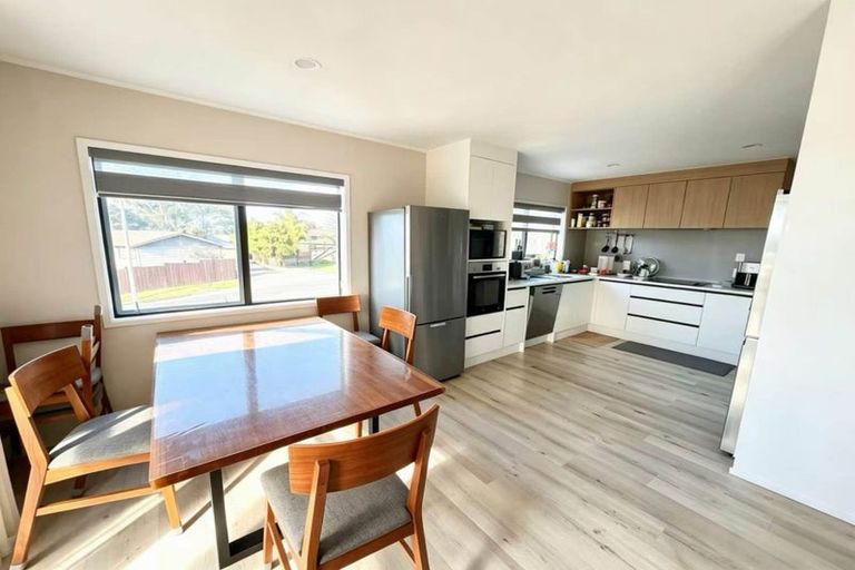 Photo of property in 52 West Harbour Drive, West Harbour, Auckland, 0618