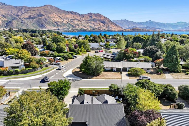 Photo of property in 22 Rata Street, Wanaka, 9305