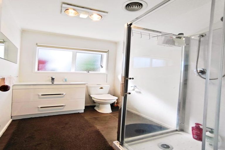 Photo of property in 2/2 Wallace Road, Ranui, Auckland, 0612