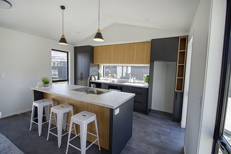 Photo of property in 13 Phoenix Place, Cromwell, 9310