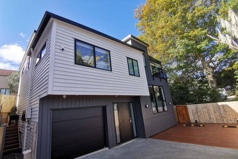 Photo of property in 57e Hogans Road, Glenfield, Auckland, 0629