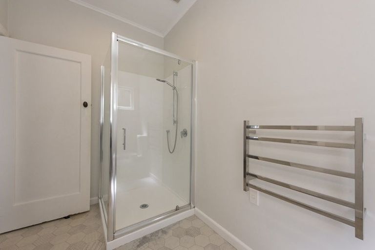 Photo of property in 1/18 Ponsonby Road, Karori, Wellington, 6012