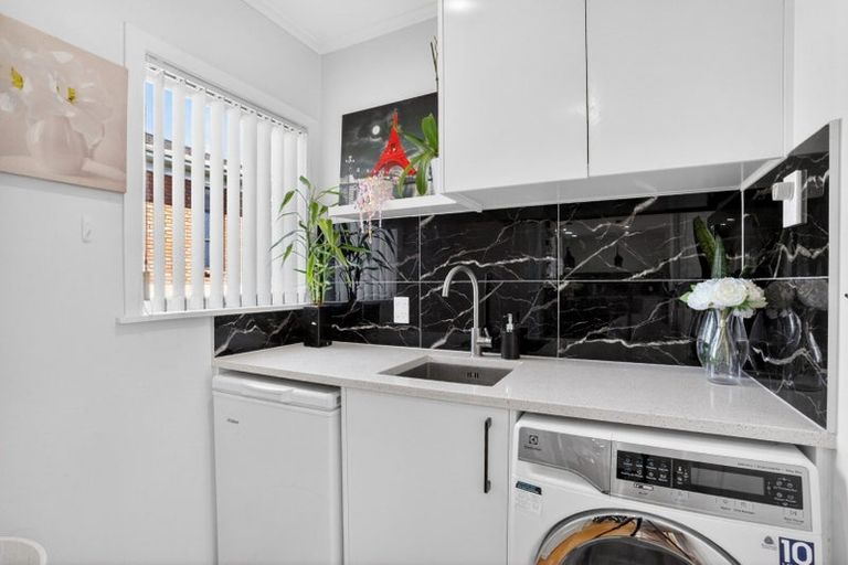 Photo of property in 1/7a Corunna Road, Milford, Auckland, 0620