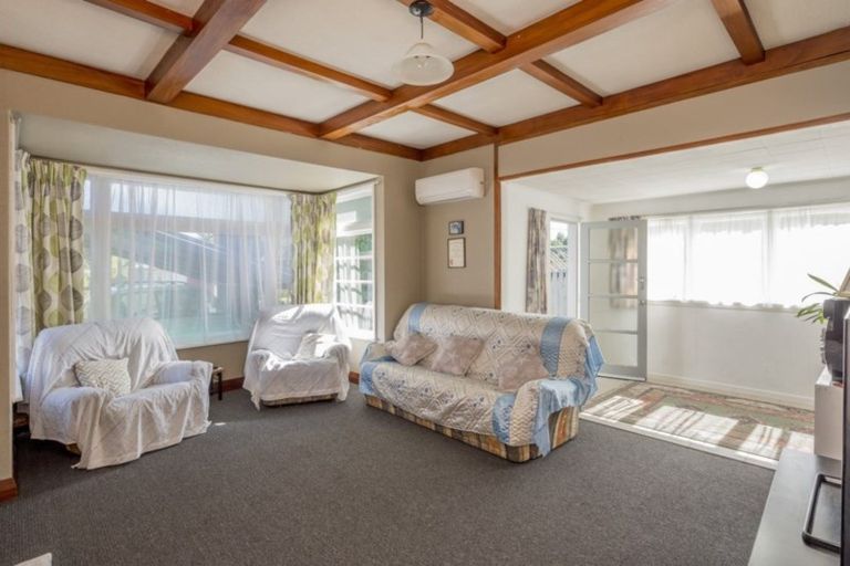 Photo of property in 88 Queenwood Road, Levin, 5510