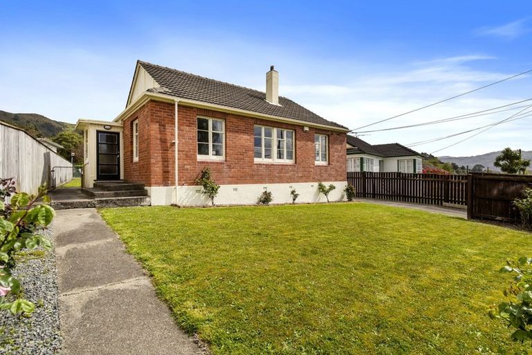 Photo of property in 16 Cleland Crescent, Naenae, Lower Hutt, 5011