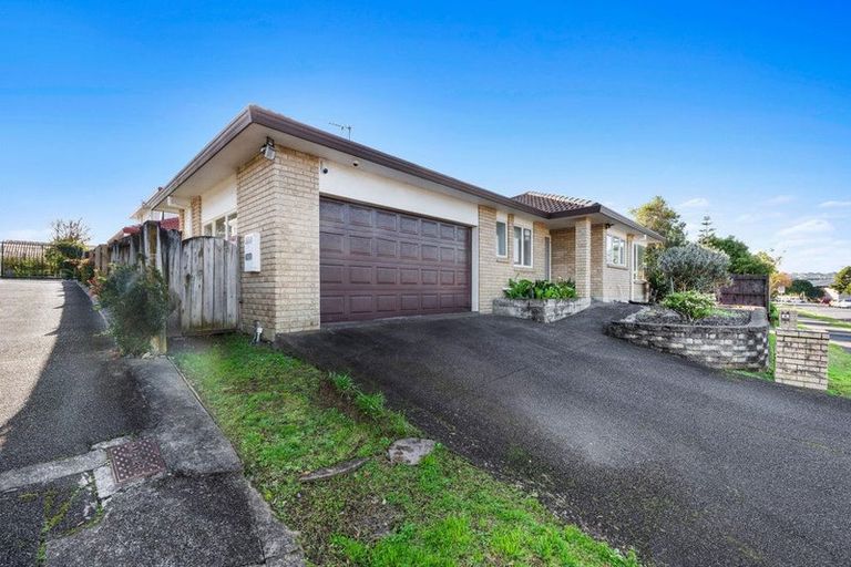 Photo of property in 1/15 Penruddocke Road, Half Moon Bay, Auckland, 2012