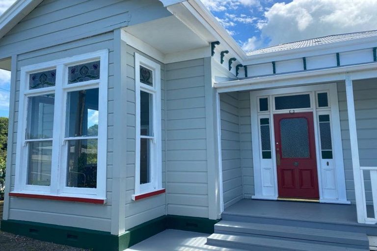 Photo of property in 20 Cambridge Street, Patea, 4520