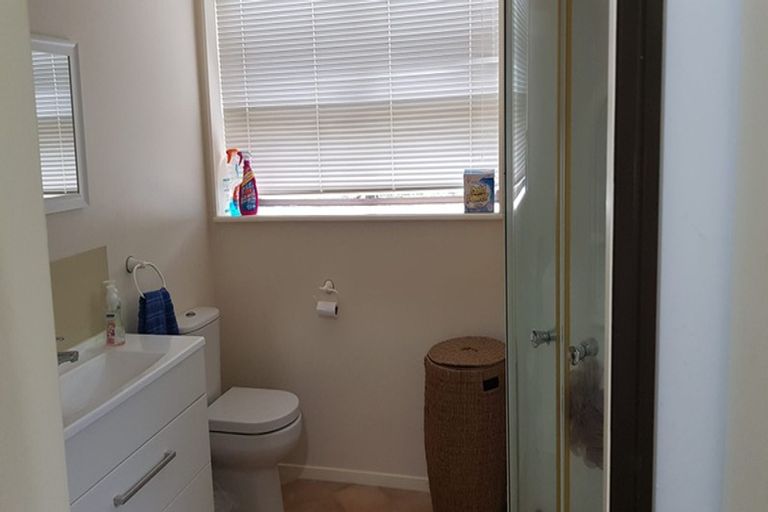 Photo of property in 5 Glendawn Place, Bayview, Auckland, 0629