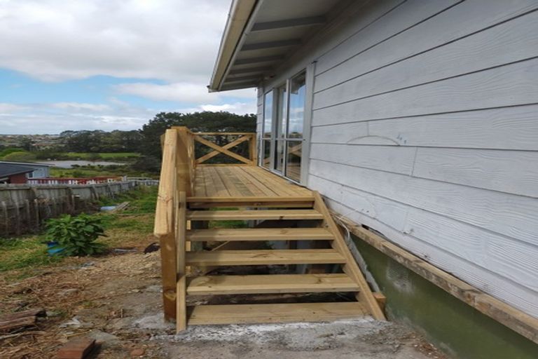 Photo of property in 16 Babich Road, Henderson Valley, Auckland, 0614