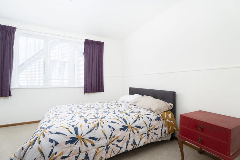 Photo of property in 16 Waihora Crescent, Waitangirua, Porirua, 5024