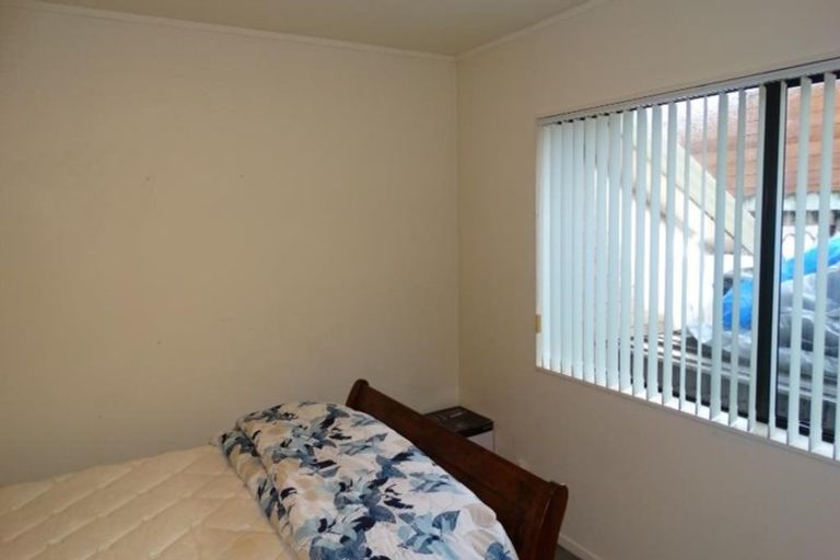 Photo of property in 1 San Fernando Way, Henderson, Auckland, 0612