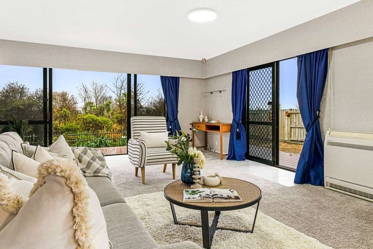 Photo of property in 10 Gemini Place, Kawaha Point, Rotorua, 3010